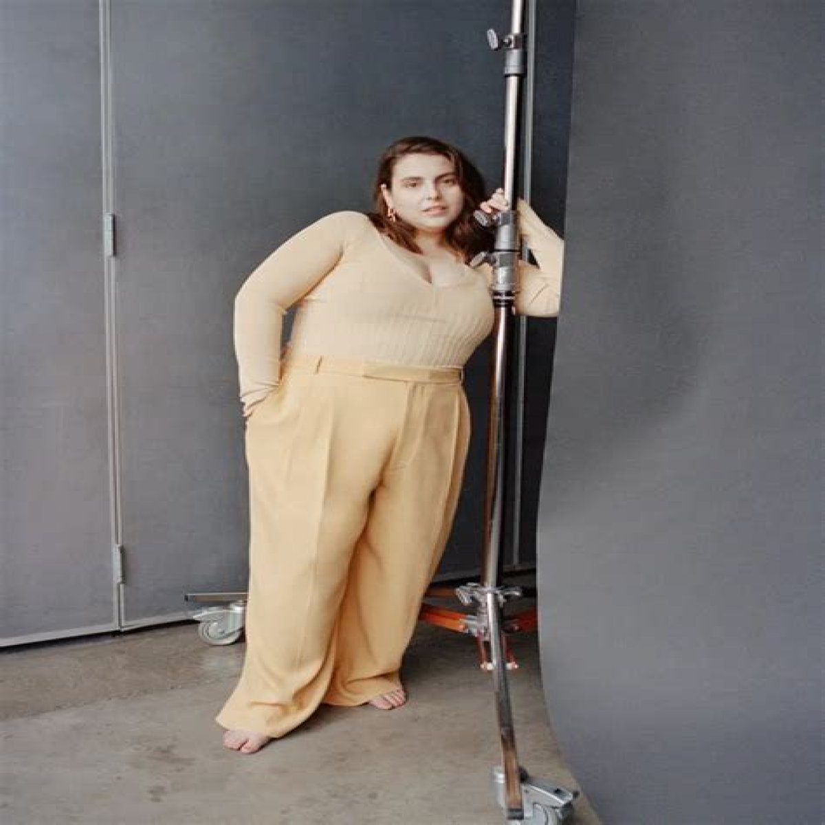 2022 DL fave Beanie Feldstein jumps the broom! Congrats, ladies!