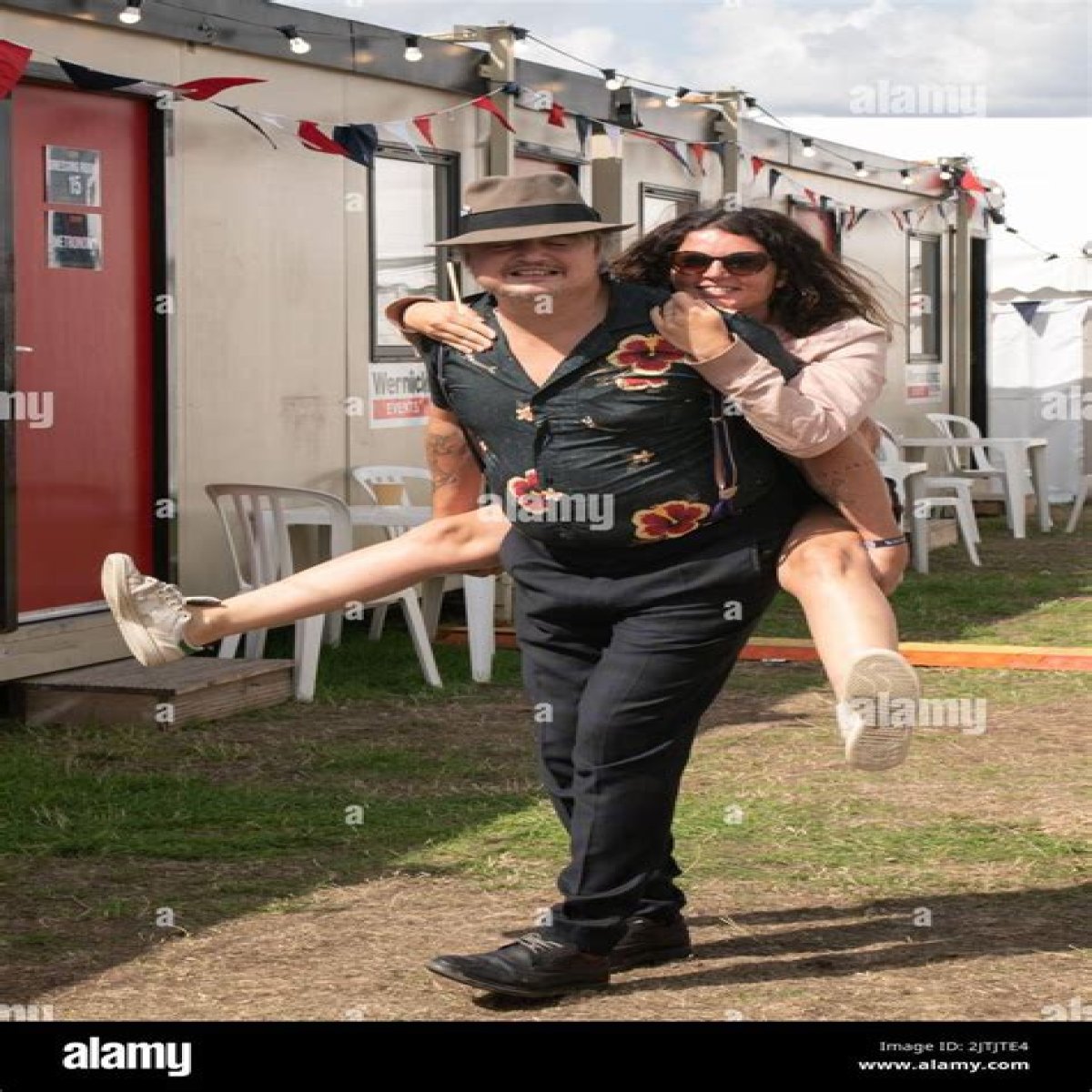 'The Libertines' Star Pete Doherty & Katia De Vidas Tie the Knot